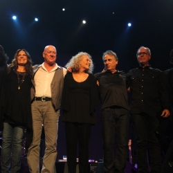 The band takes a bow in Brisbane. L to R: Valerie Pinkston, Kate Markowitz, Russ Kunkel, Carole, Danny Kortchmar, Bob Glaub and Robbie Kondor. Photo by Elissa Kline